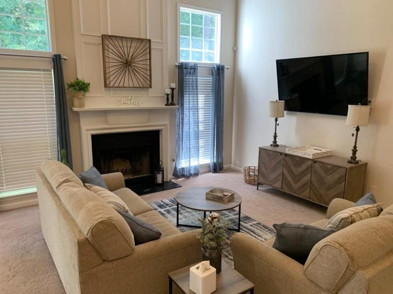 Enjoy This Amazing Home With Porch & Grill Near Dt Woodstock Exteriör bild