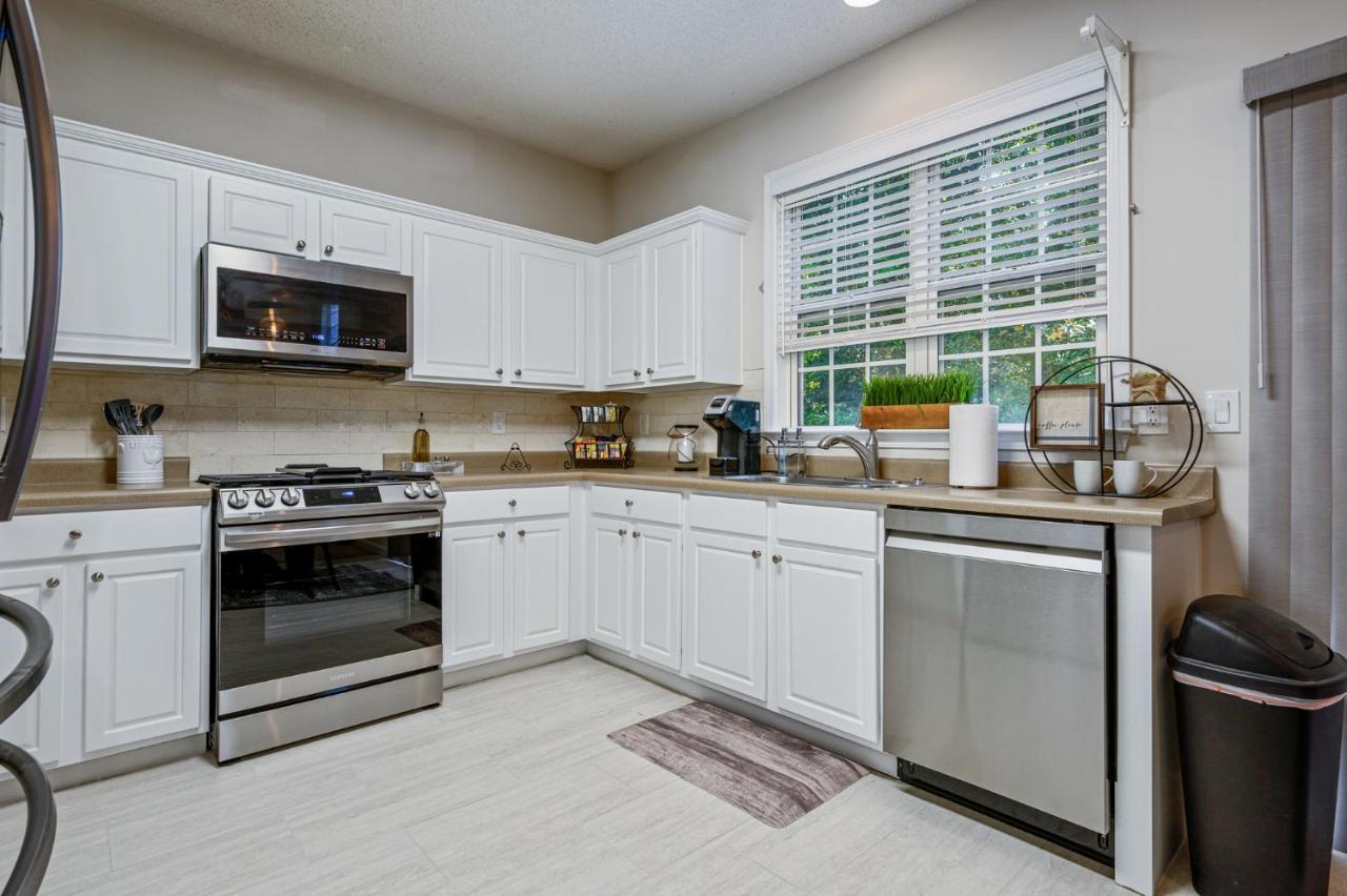 Enjoy This Amazing Home With Porch & Grill Near Dt Woodstock Exteriör bild